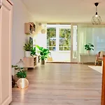Apartz - - Mit Sauna In Idealer Lage Mit Bergblick